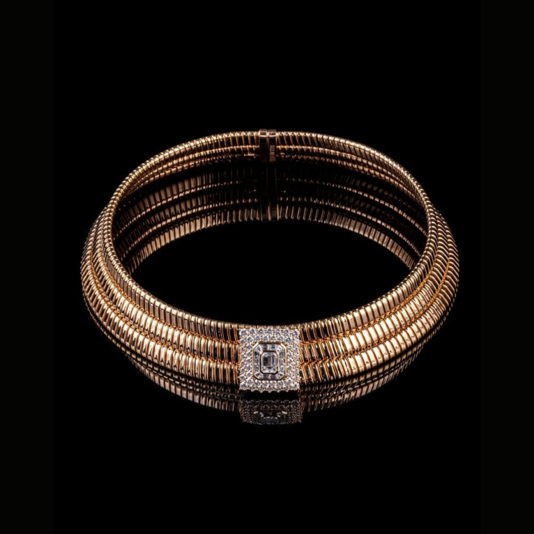 Amanda, Gold and diamond choker